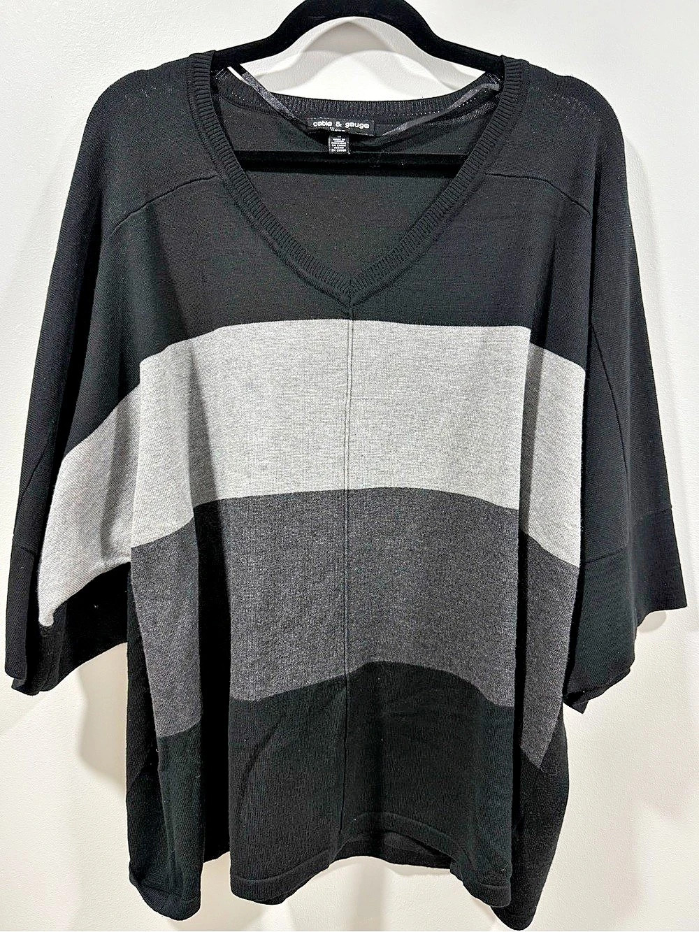 Women’s Cable & Gauge Color Block V-Neck sweater size 1x